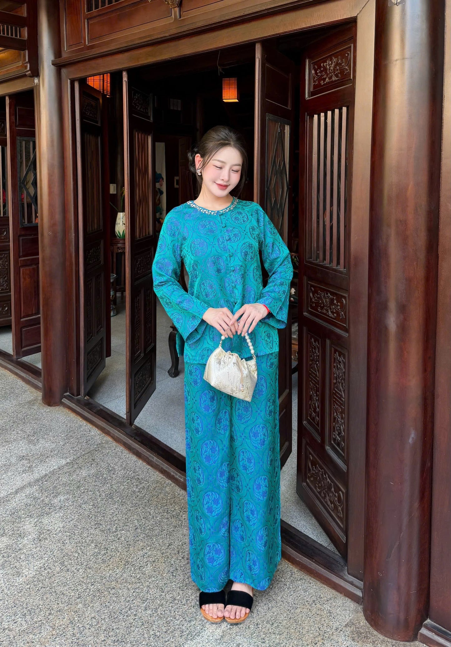 BB83  BB47 3262 - Set bà ba lụa tằm ánh kim tencel hoa thuỷ tiên màu xanh cổ vịt cổ đính đá