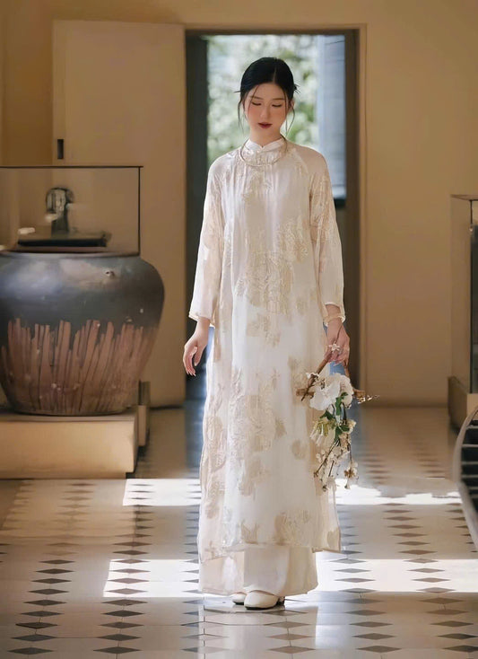 M192 only áo - Áo dài cách tân dáng suông hoa nổi màu trắng kem