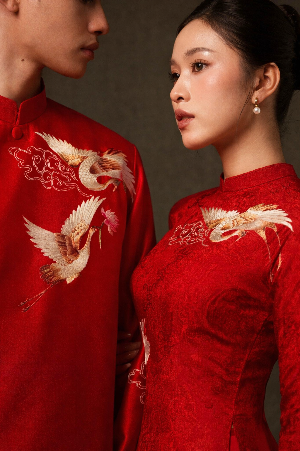 B81 - Áo dài nam tafta thêu màu đỏ tươi