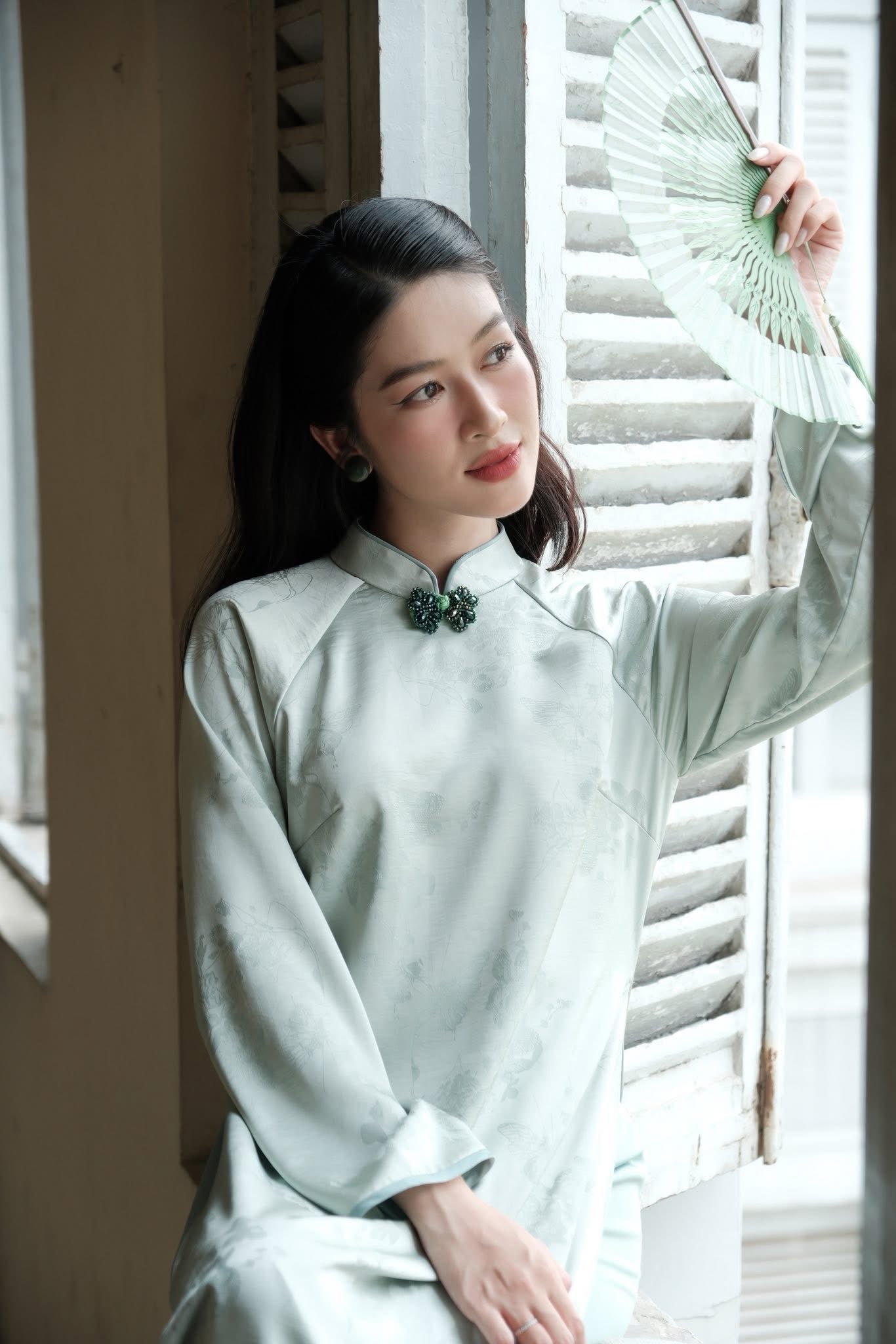 H660-Áo only no pants - Áo dài dáng suông 2 tà lụa gấm màu xanh nhạt