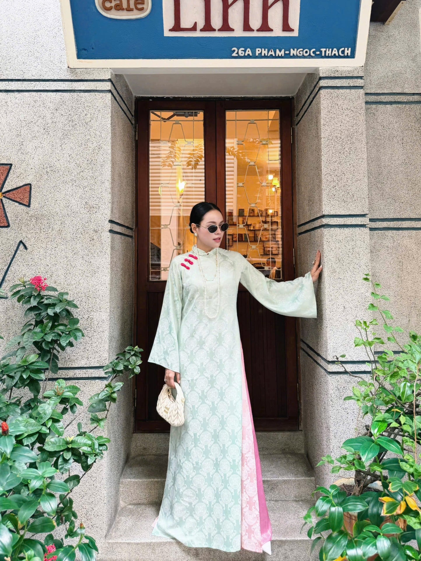 M258 2080 Áo + quần - Áo dài dáng suông 4 tà gấm thọ dơi kèm quần nhũ