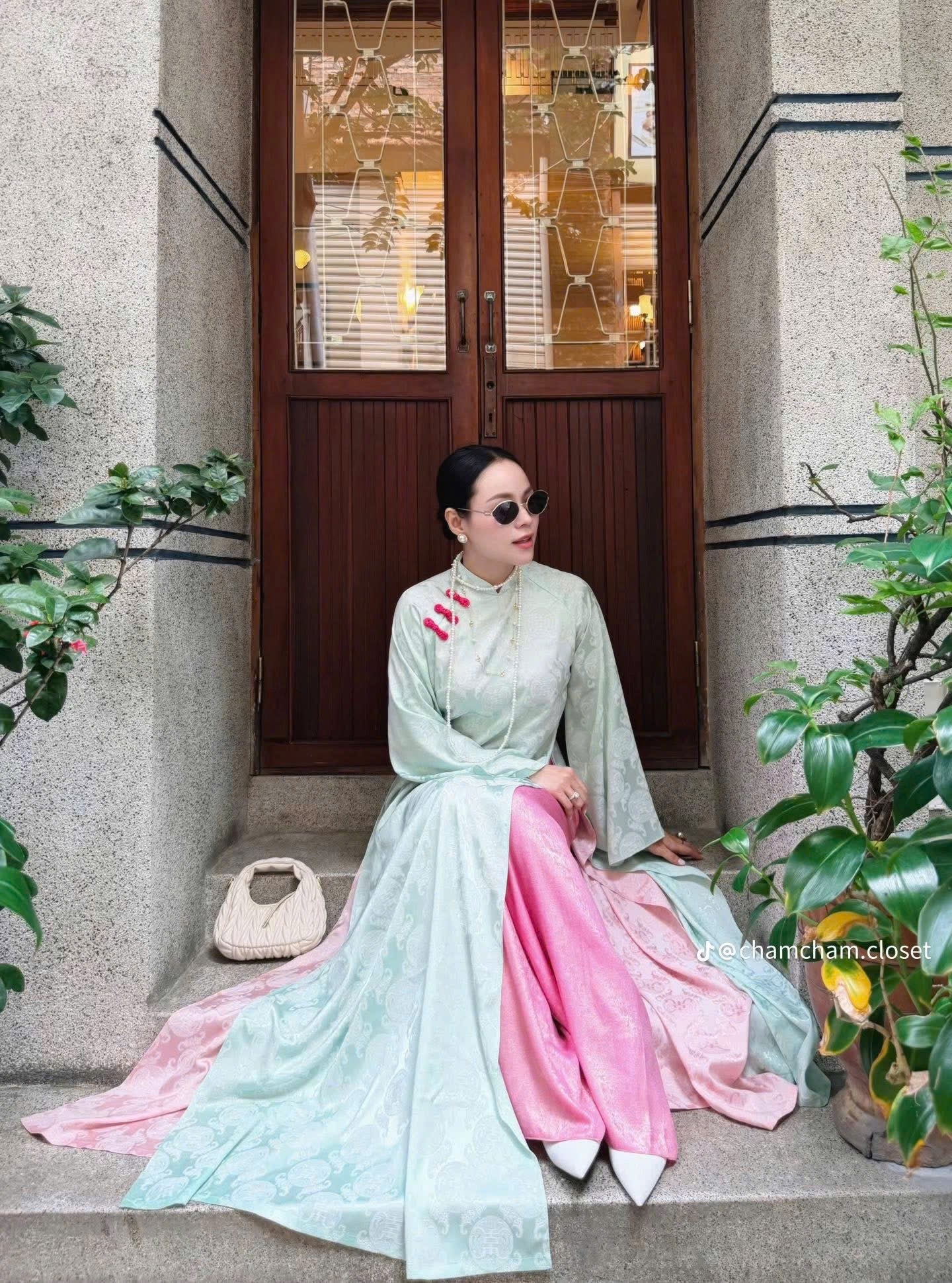 M258 2080 Áo + quần - Áo dài dáng suông 4 tà gấm thọ dơi kèm quần nhũ