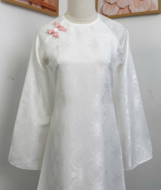 L32 5765 Áo only no pants - Áo dài dáng suông 4 tà lụa gấm thọ dơi màu trắng