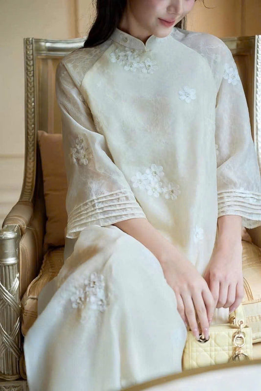 K215 5779 Áo only no pants - Áo dài dáng suông tơ 4 tà thêu hoa màu trắng kem