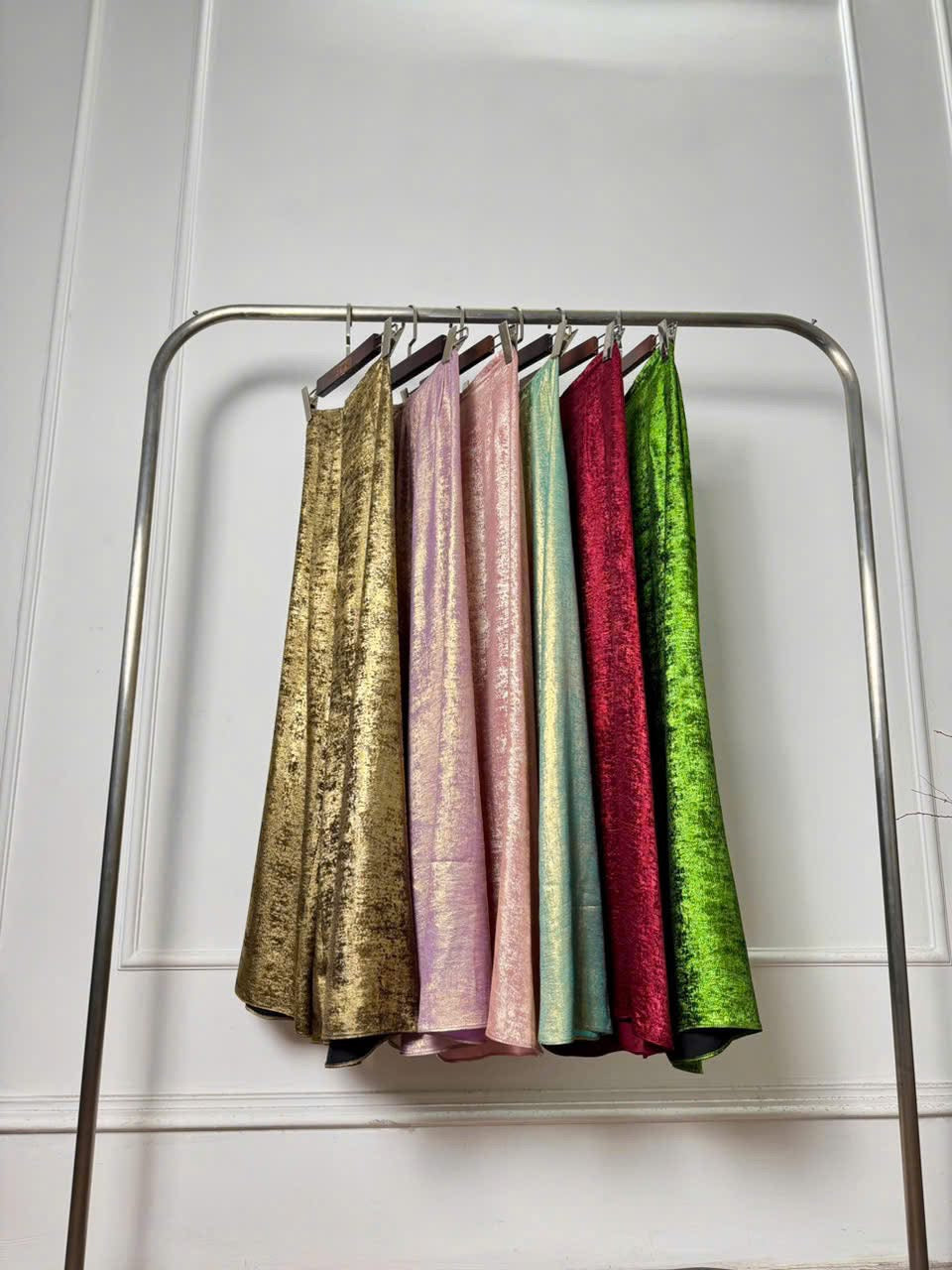 Quần lụa nhũ paris