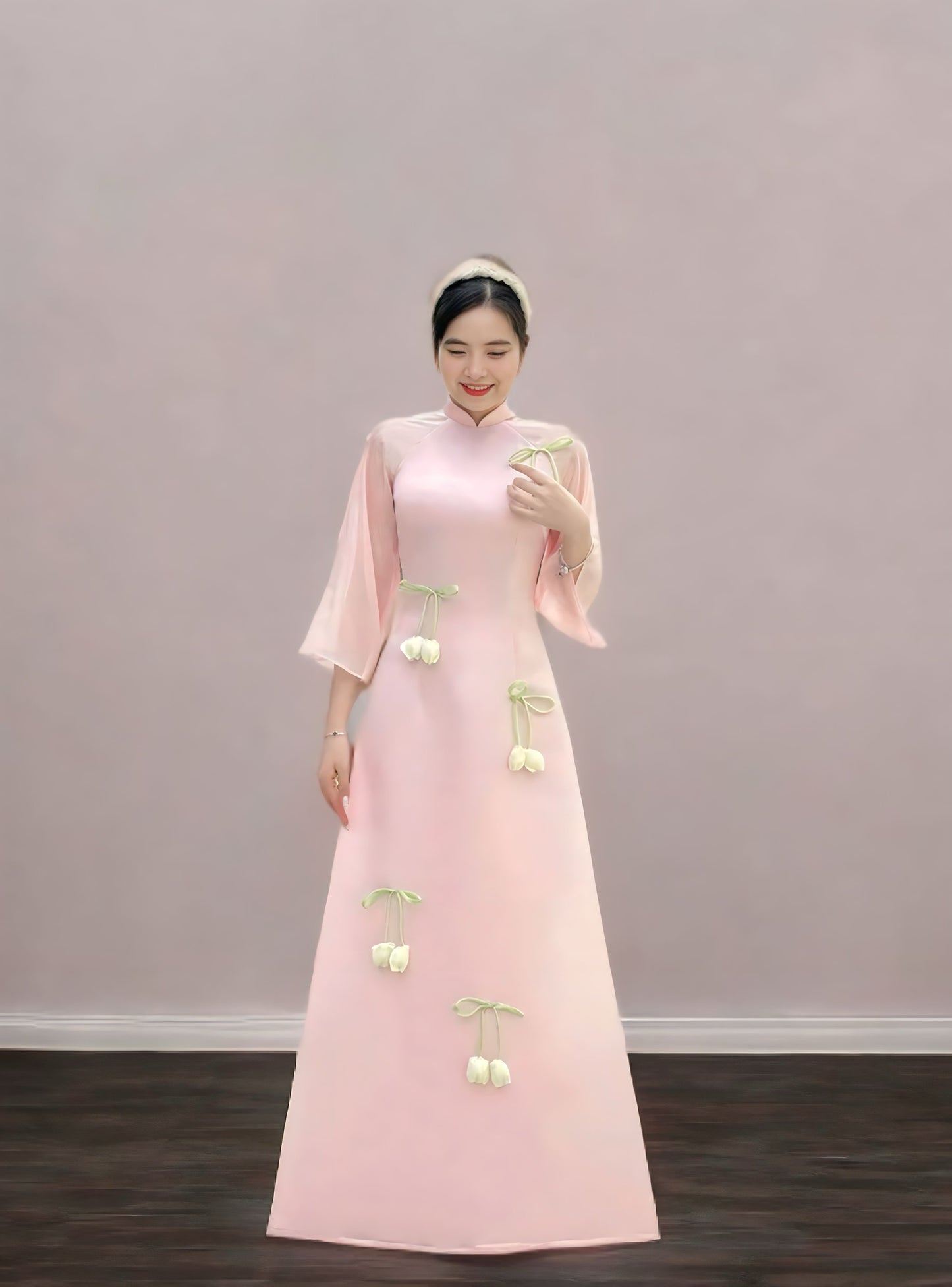 H131 - Áo dài Tơ  hồng 4 tà  đính hoa cách tân suông