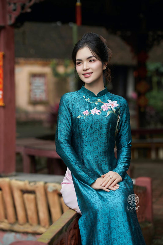 HD103 - Áo dài Lụa hà đông cao cấp thêu hoa xanh cổ vịt