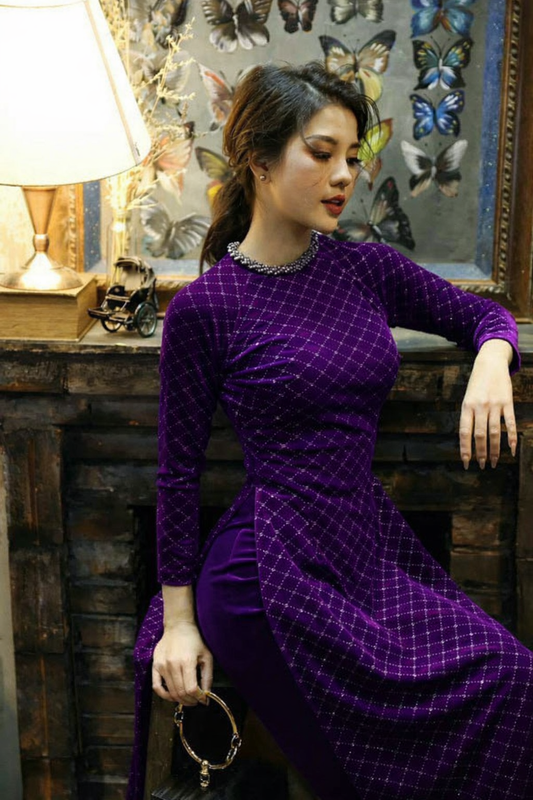 H474 1906 Áo only - Áo dài Nhung nhũ caro đính cổ màu tím