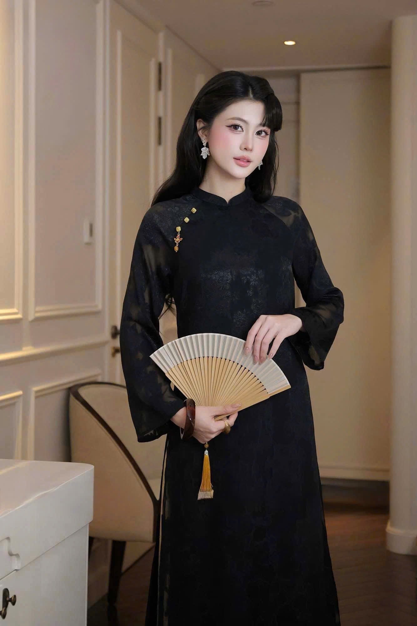 H976 5019 Áo only - Áo dài dáng suông tơ silk 4 tà màu đen