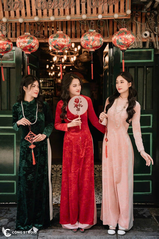 N67 Only áo - Áo nhung hoa văn thủy mặc màu đỏ tươi