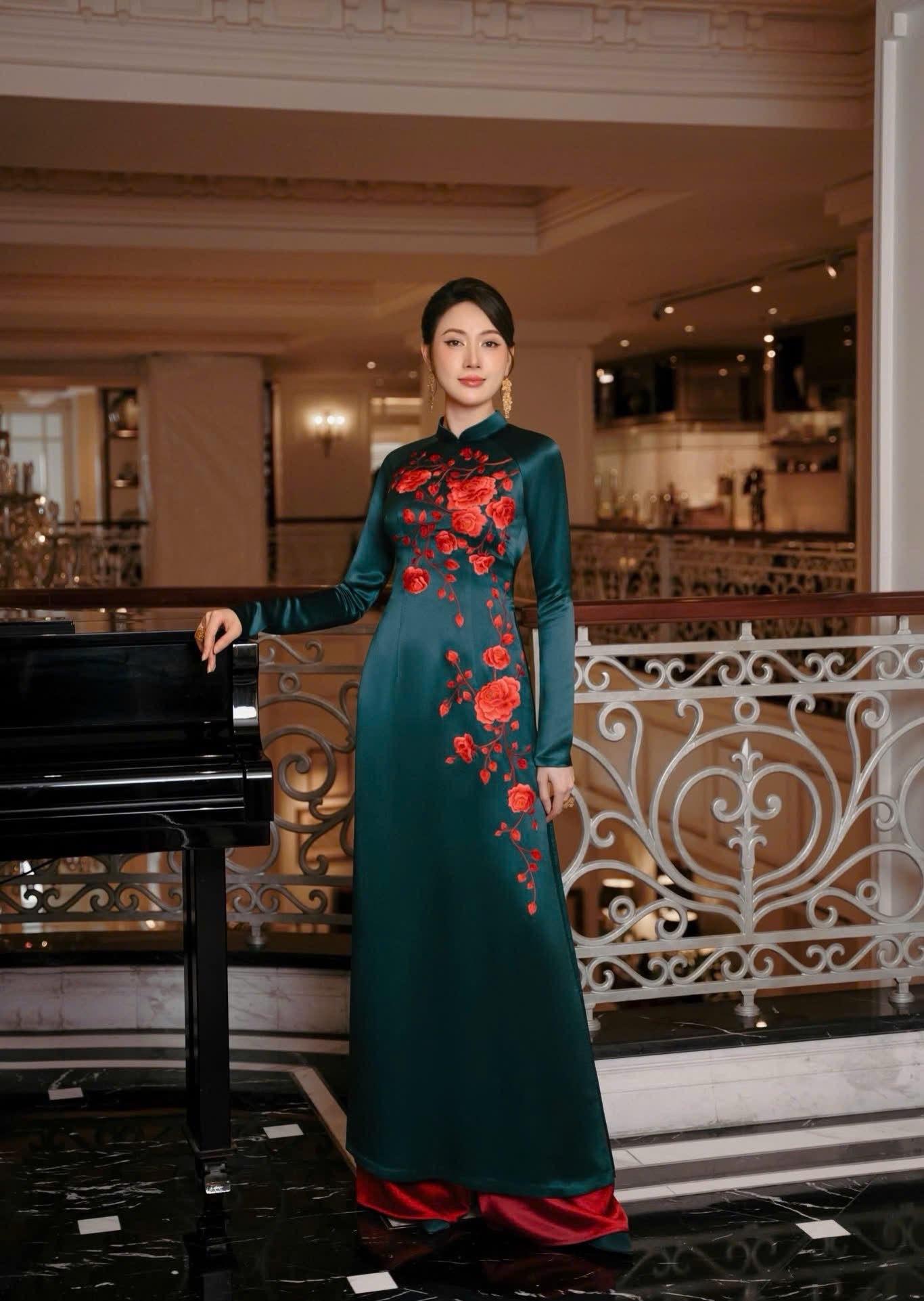 T507 - Áo dài Lụa ruby xanh rêu thêu cao cấp