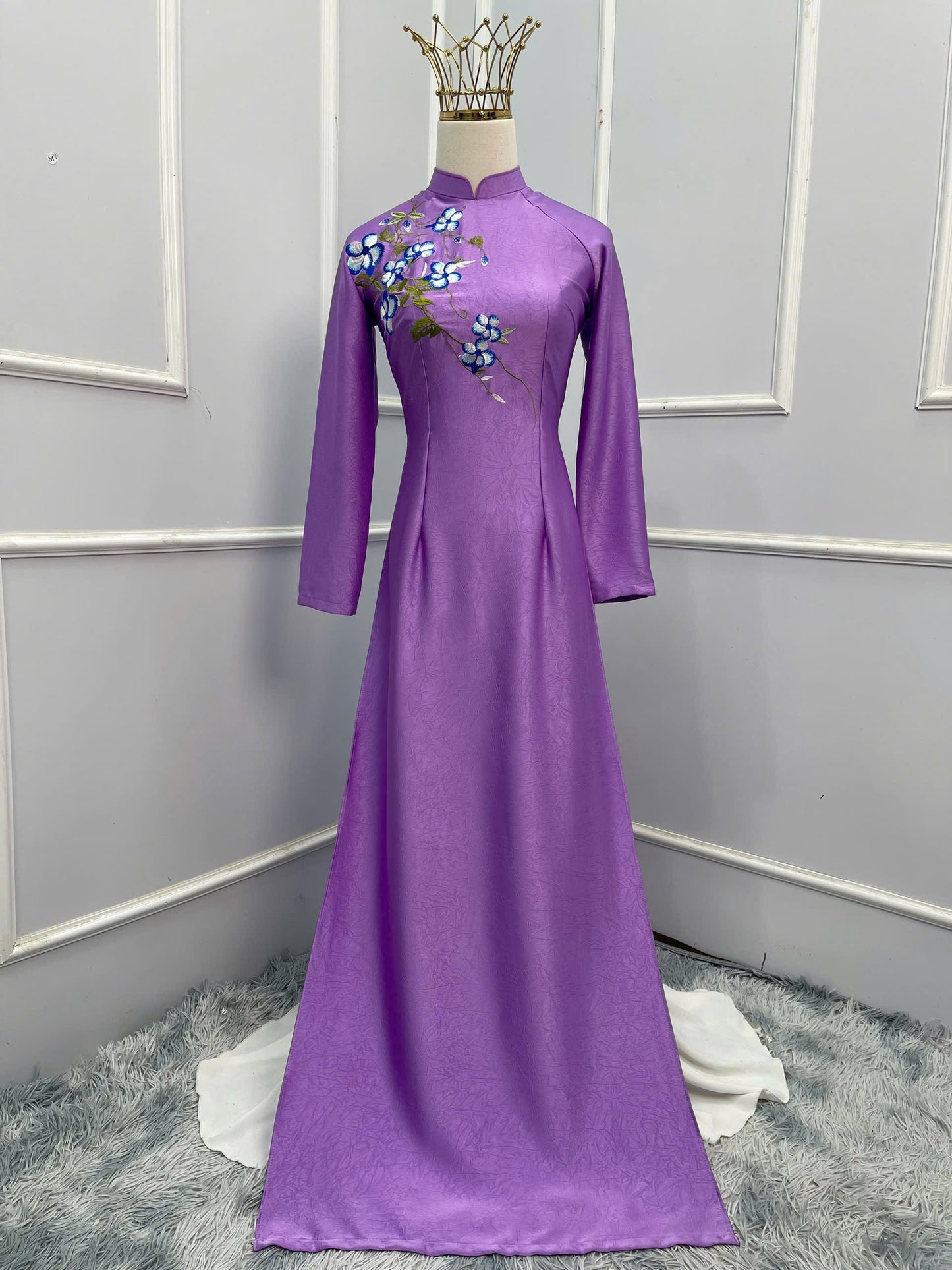 H124 -Áo dài Lụa hà lan thêu hoa màu tím cà +quần cùng chất