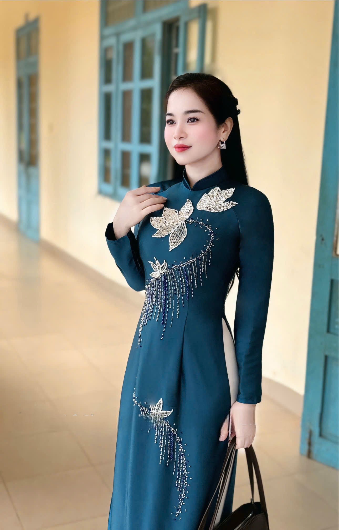 H256 1402 Áo only - Áo dài lụa thái tuấn ánh kim màu xanh cổ vịt đính kết