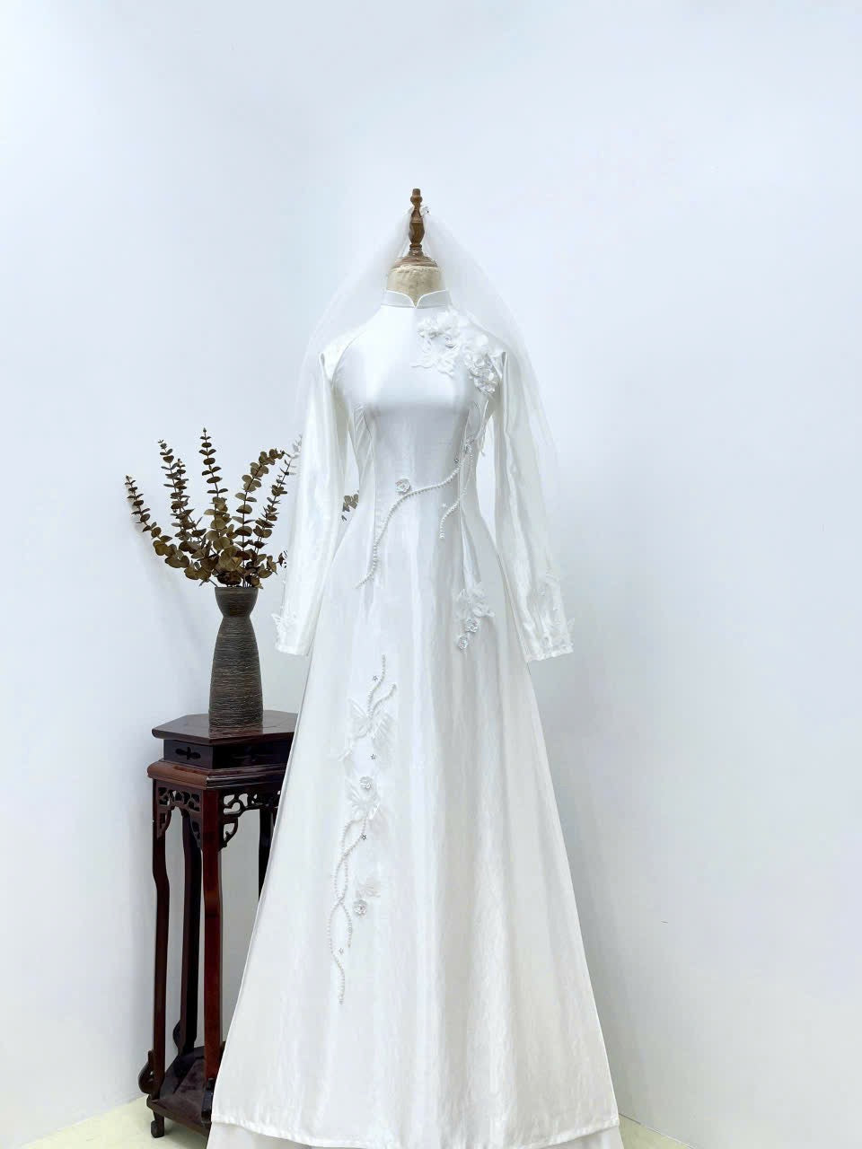 S202 Áo dài Lụa satin trắng đính kết cao cấp