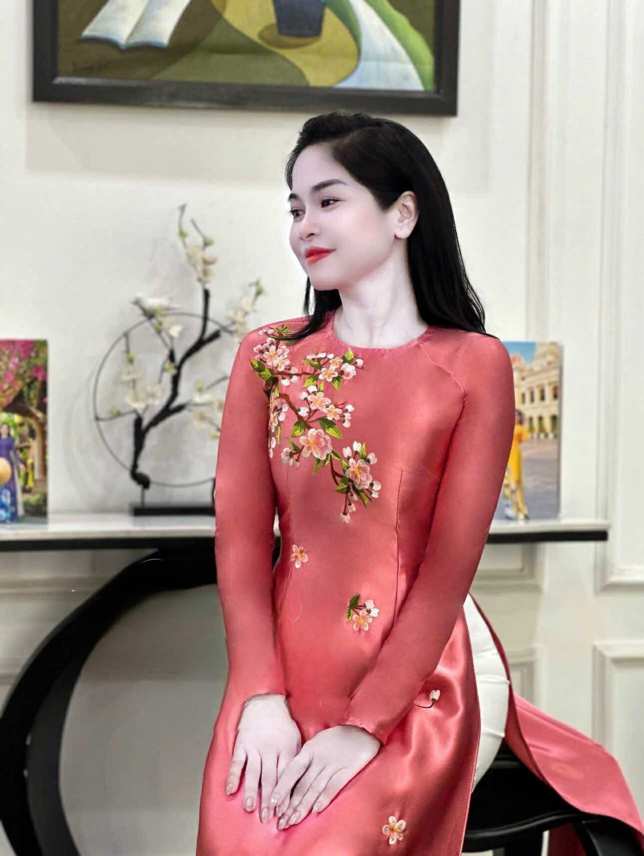 H293 1484 Áo only - Áo dài lụa valentino thêu hoa đào màu hồng