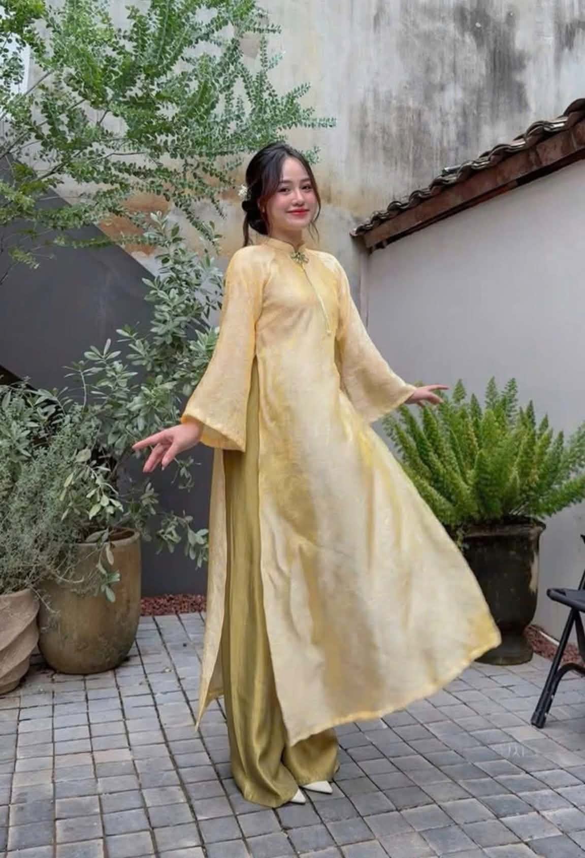 TA18 Áo only no pants - Áo dài dáng suông 2 tà lụa ánh kim tencel màu vàng nhạt