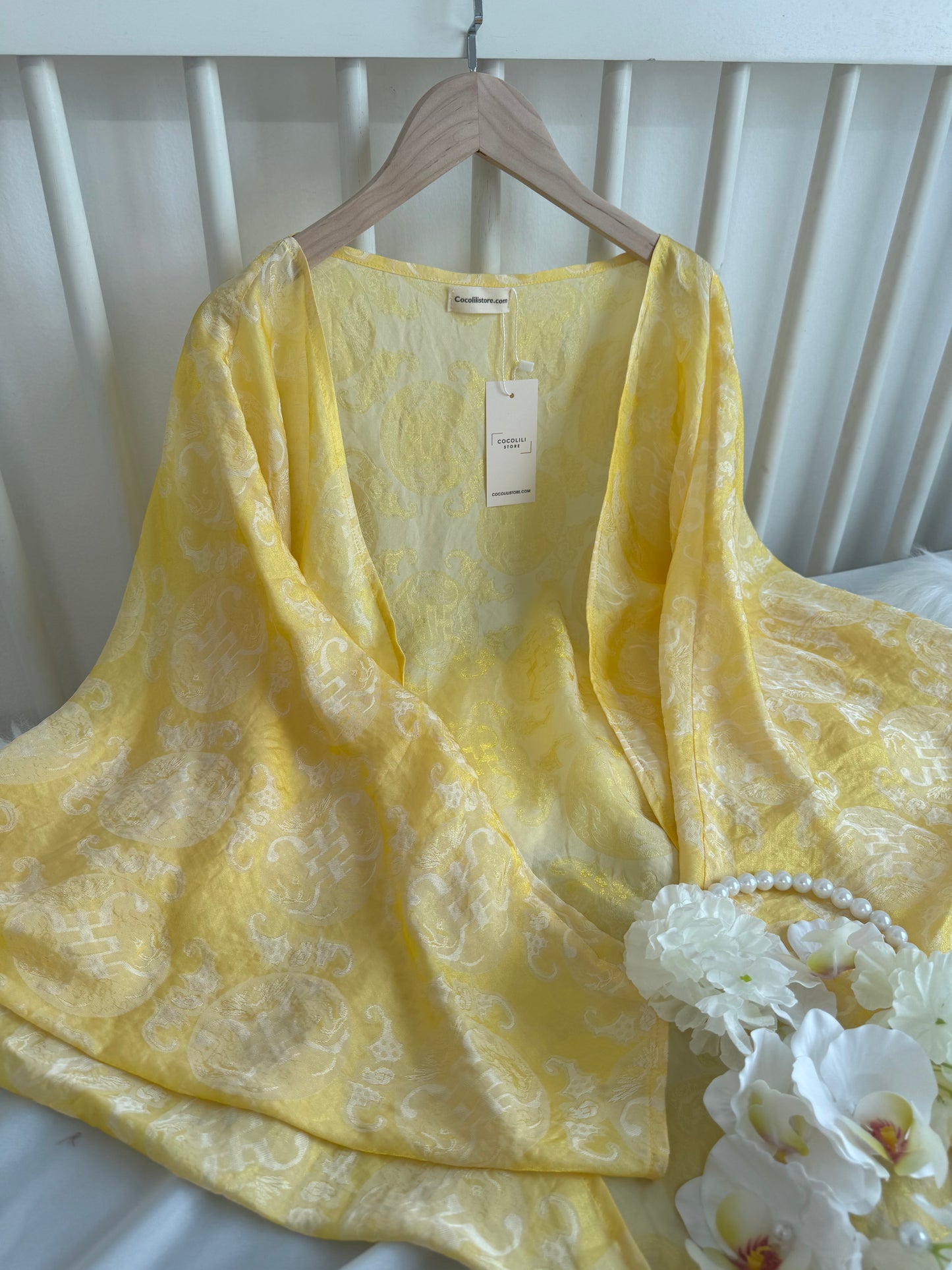 Y15 4074 - Áo choàng tằm tencel thọ dơi màu vàng