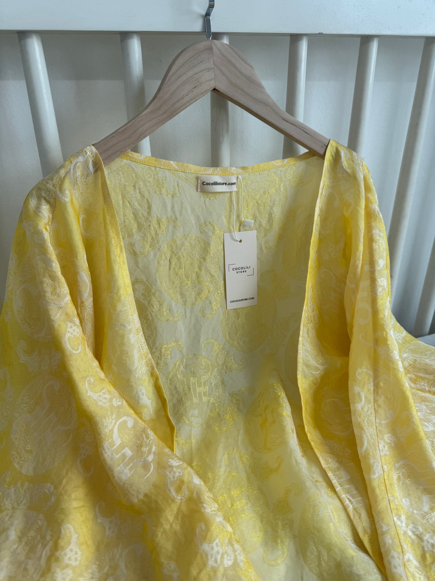 Y15 4074 - Áo choàng tằm tencel thọ dơi màu vàng