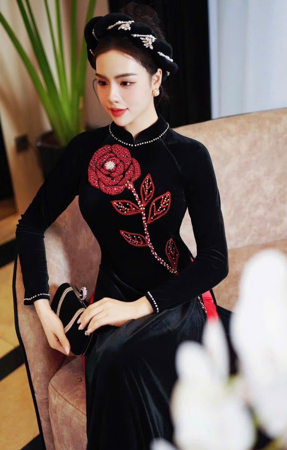 N112 6475 Áo only no pants - Áo dài truyền thống chiết eo nhung đen đính kết