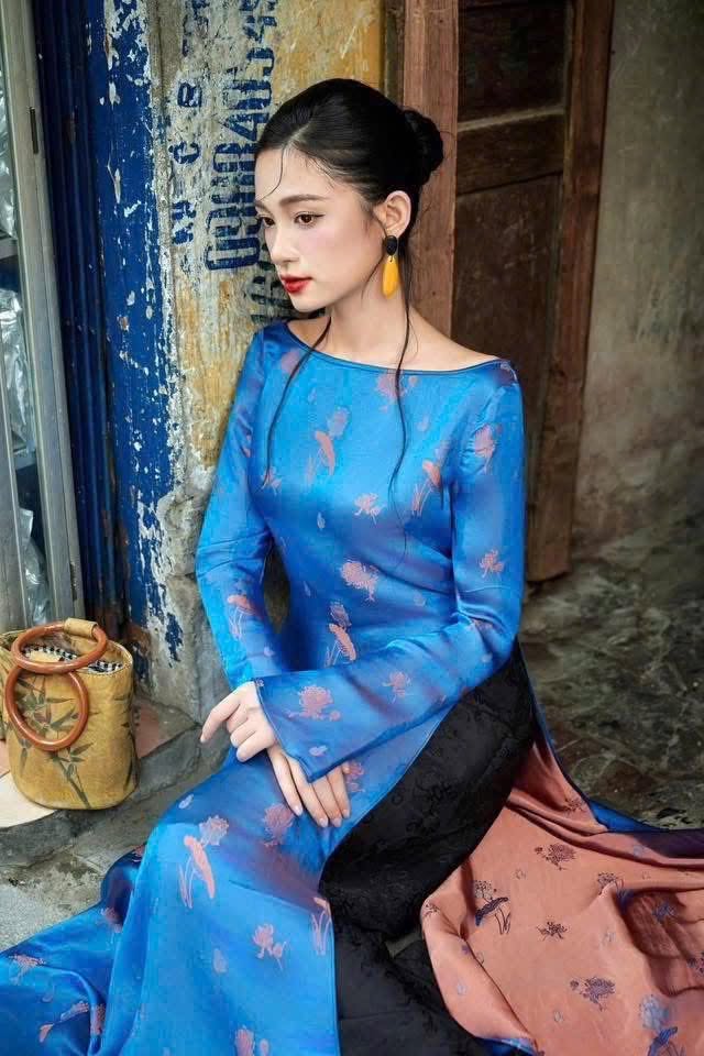 HD152 4379 Áo only no pants - Áo dài dáng suông 2 tà lụa nha xá