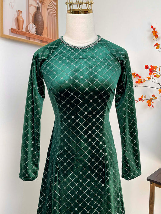 H473 1905 Only áo - Áo dài Nhung nhũ caro đính cổ pha lê màu xanh rêu