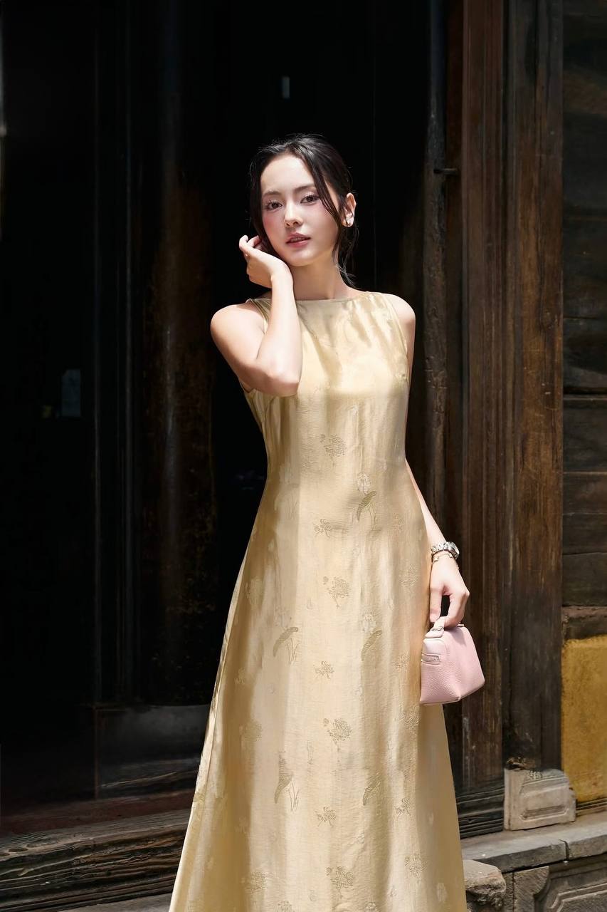 V68 - Đầm dài sát nách lụa nha xá