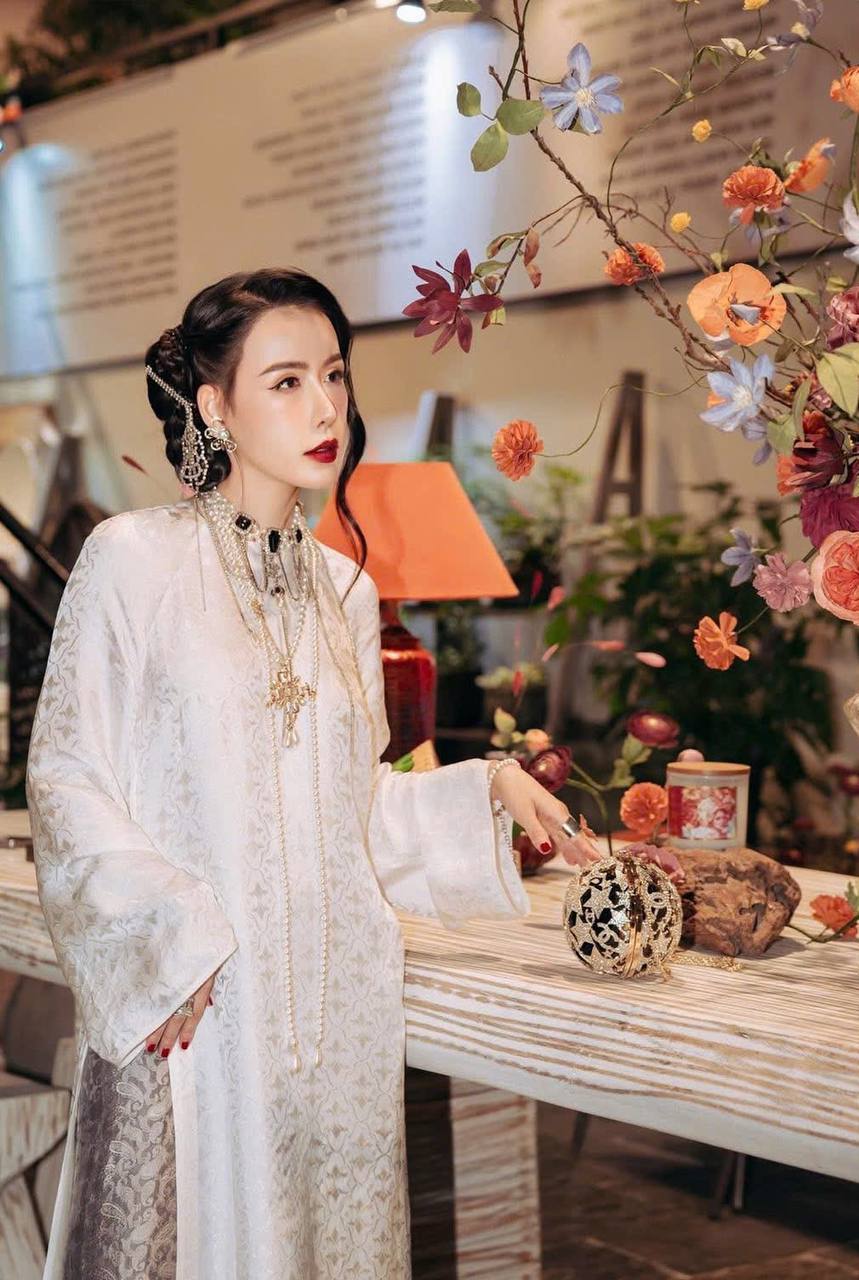 HD178 Áo + quần nha xá - Áo dài dáng suông lụa nha xá lót tơ 4 tà may theo kỹ thuật dính liền tà màu trắng kem