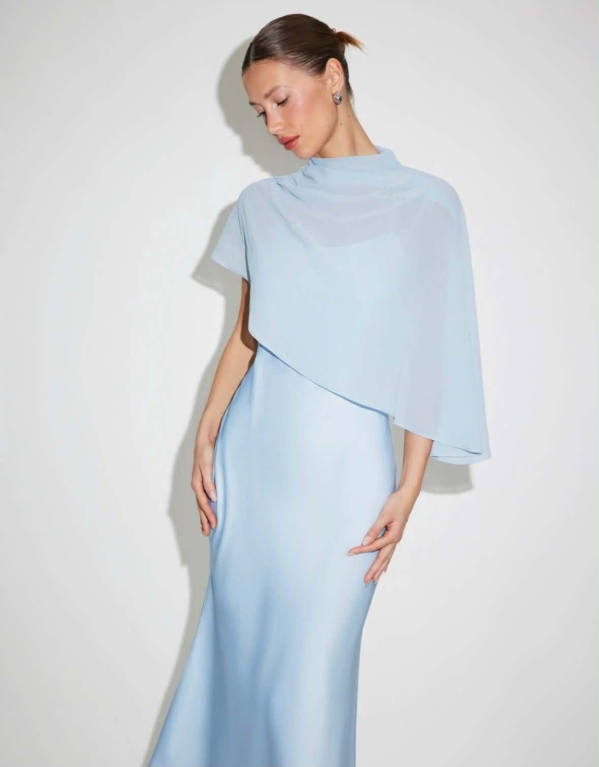 V47 - Đầm dài 2 dây kèm choàng màu xanh baby blue