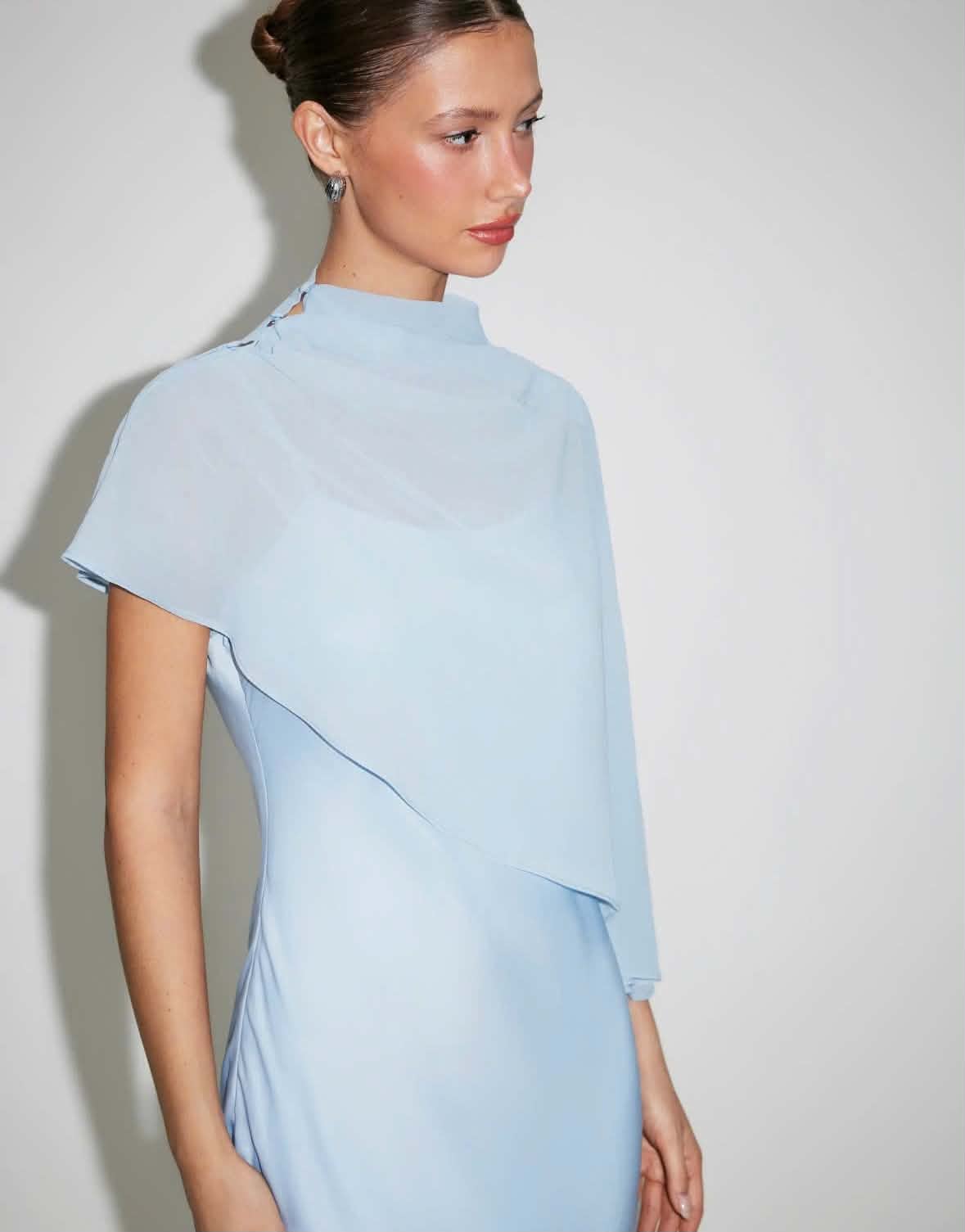 V47 - Đầm dài 2 dây kèm choàng màu xanh baby blue