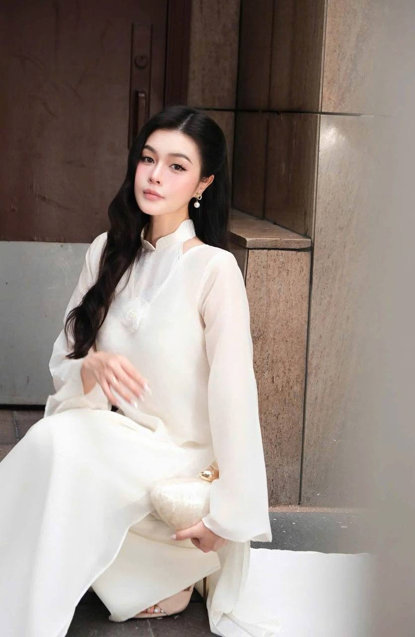 K84 Áo only no pants - Áo dài cổ yếm kèm choàng tơ màu trắng