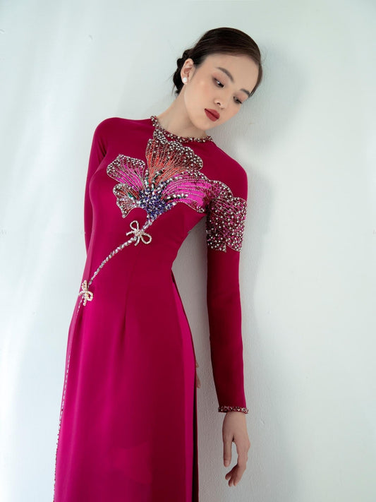 S245 1985 Only áo - Áo dài thiết kế chiffon 4 tà cover Hoà Vi màu đỏ đô đính kết