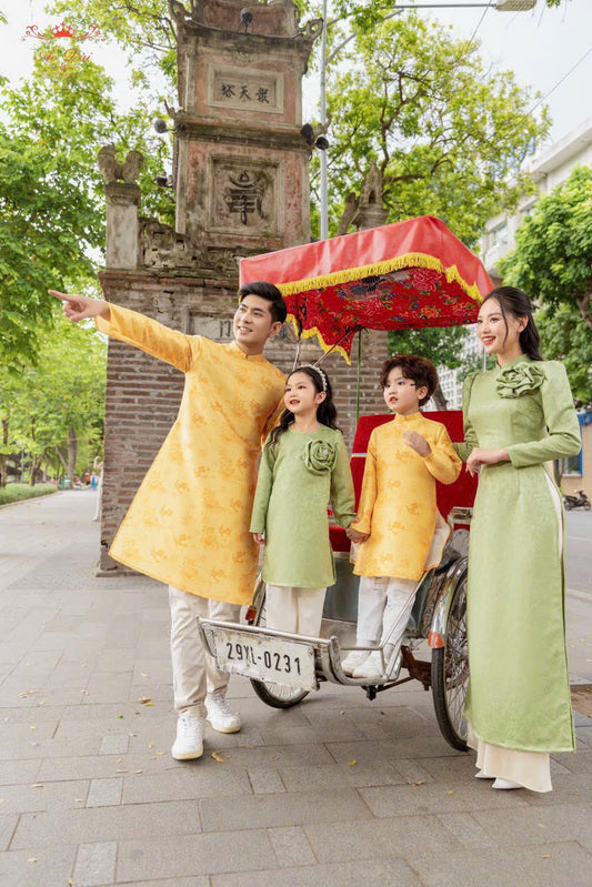 BG40 - Bé gái bộ xanh