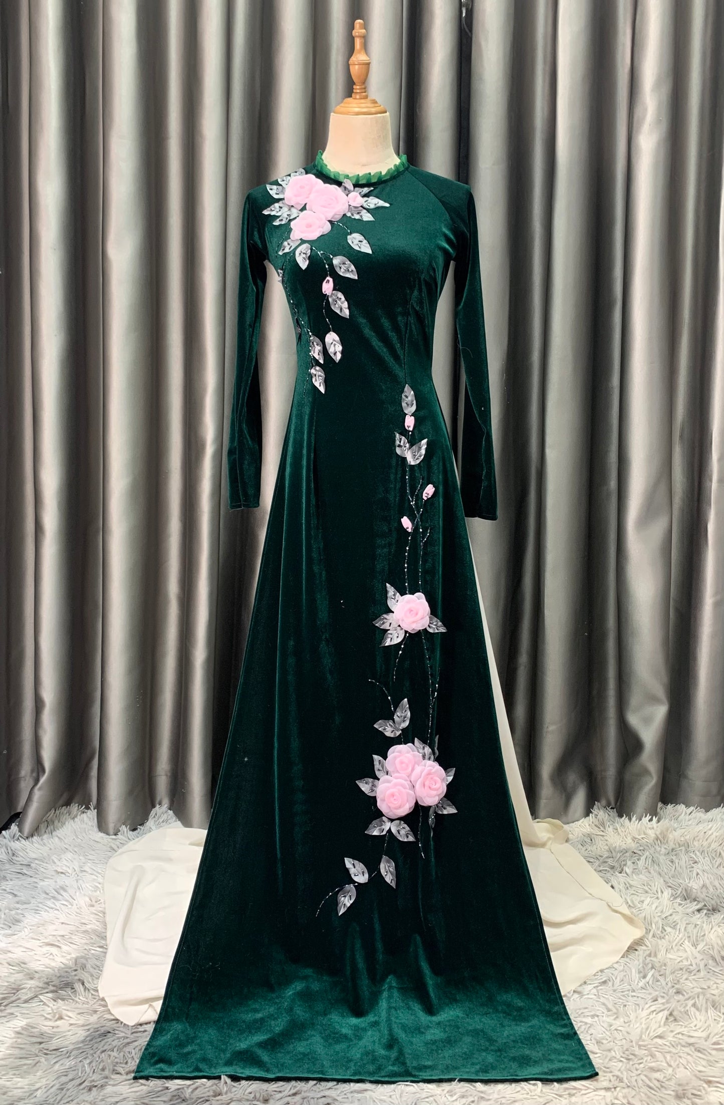 H369 1650 Only Áo - Áo nhung xanh rêu đính hoa nổi