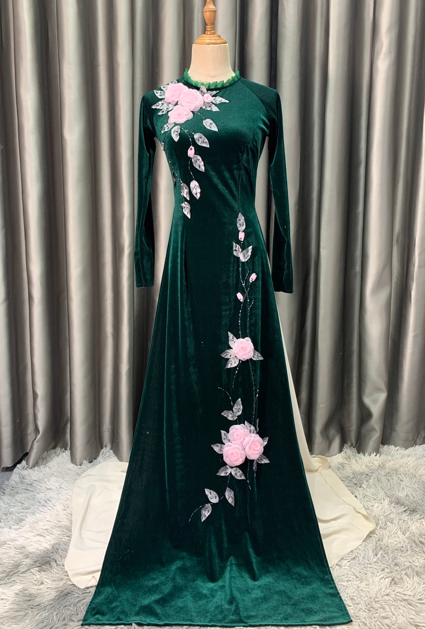 H369 1650 Only Áo - Áo nhung xanh rêu đính hoa nổi