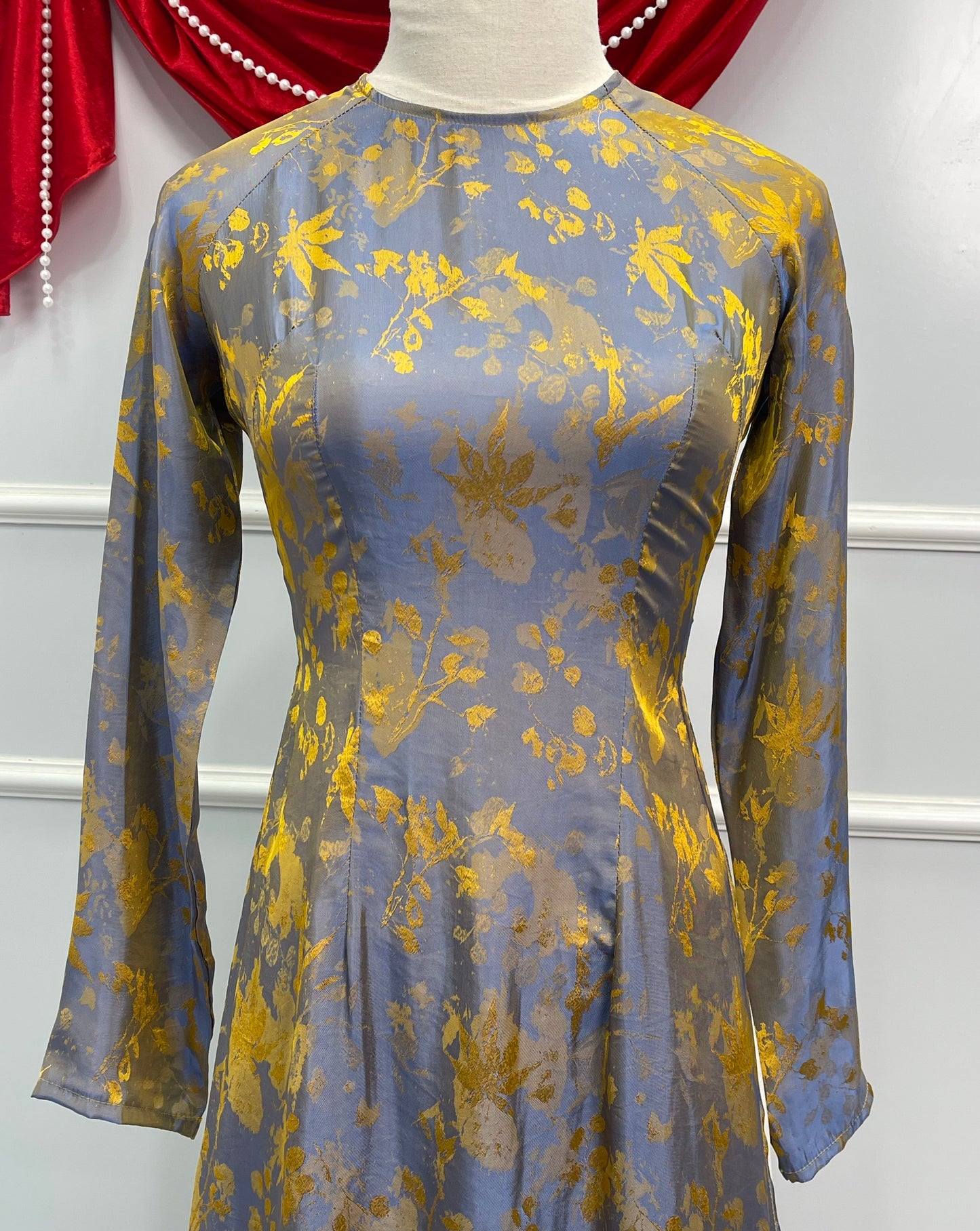 T357 Only áo- Áo dài tơ tằm vàng ánh xanh