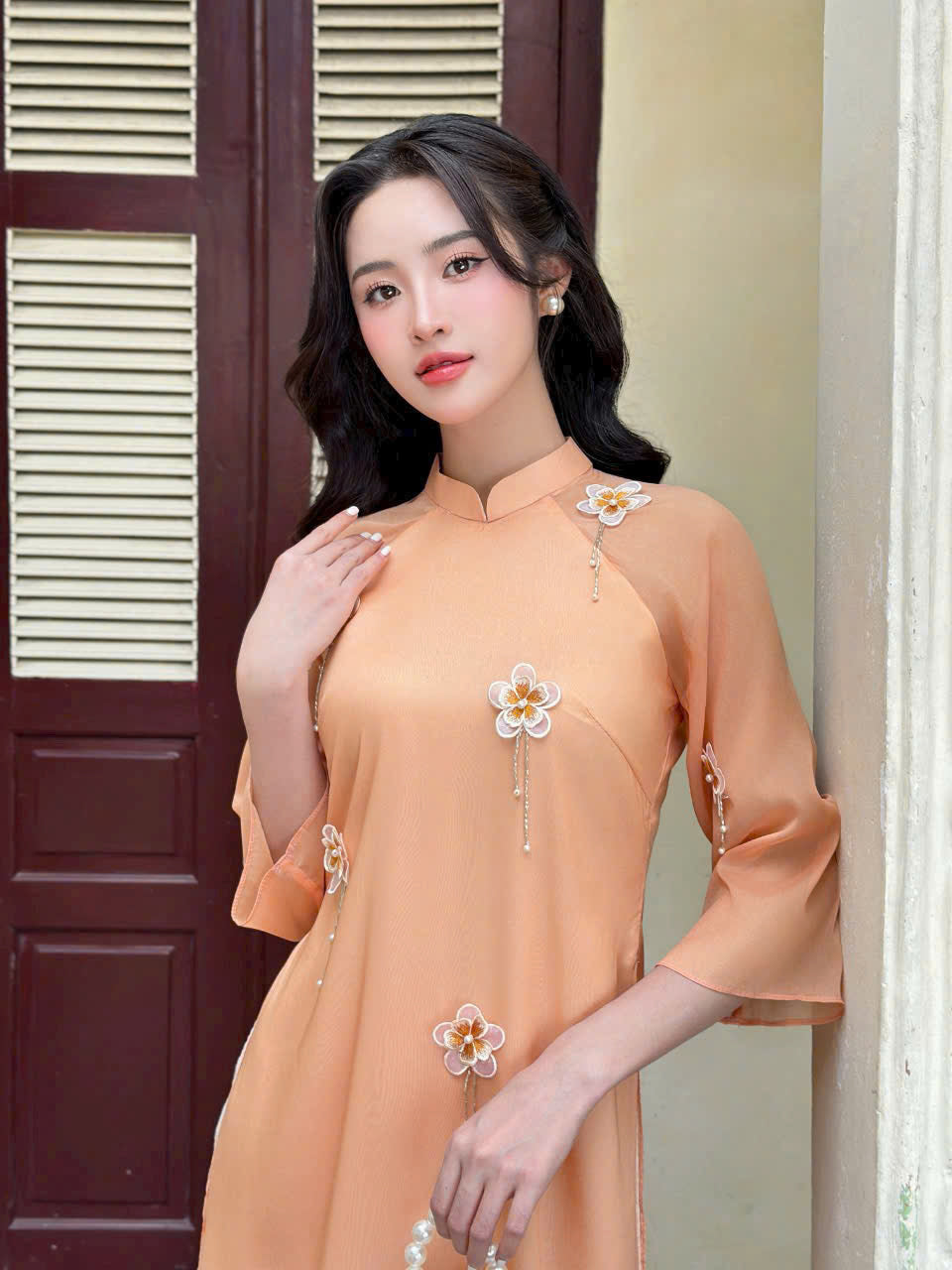 T388 - Áo + quần - Áo dài tơ óng cúc hoa màu cam nude