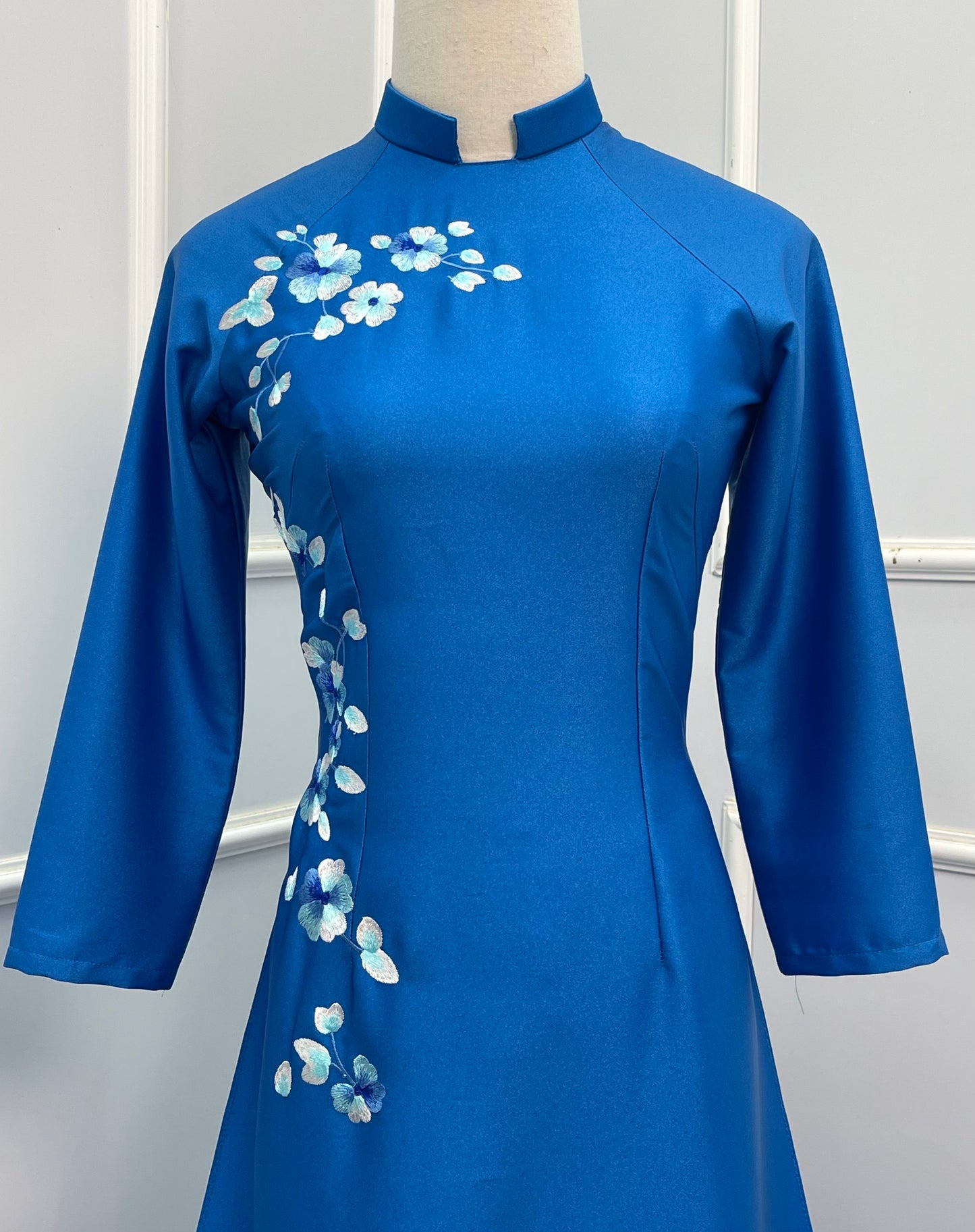 L1375 Áo only - Áo dài xanh thêu hoa