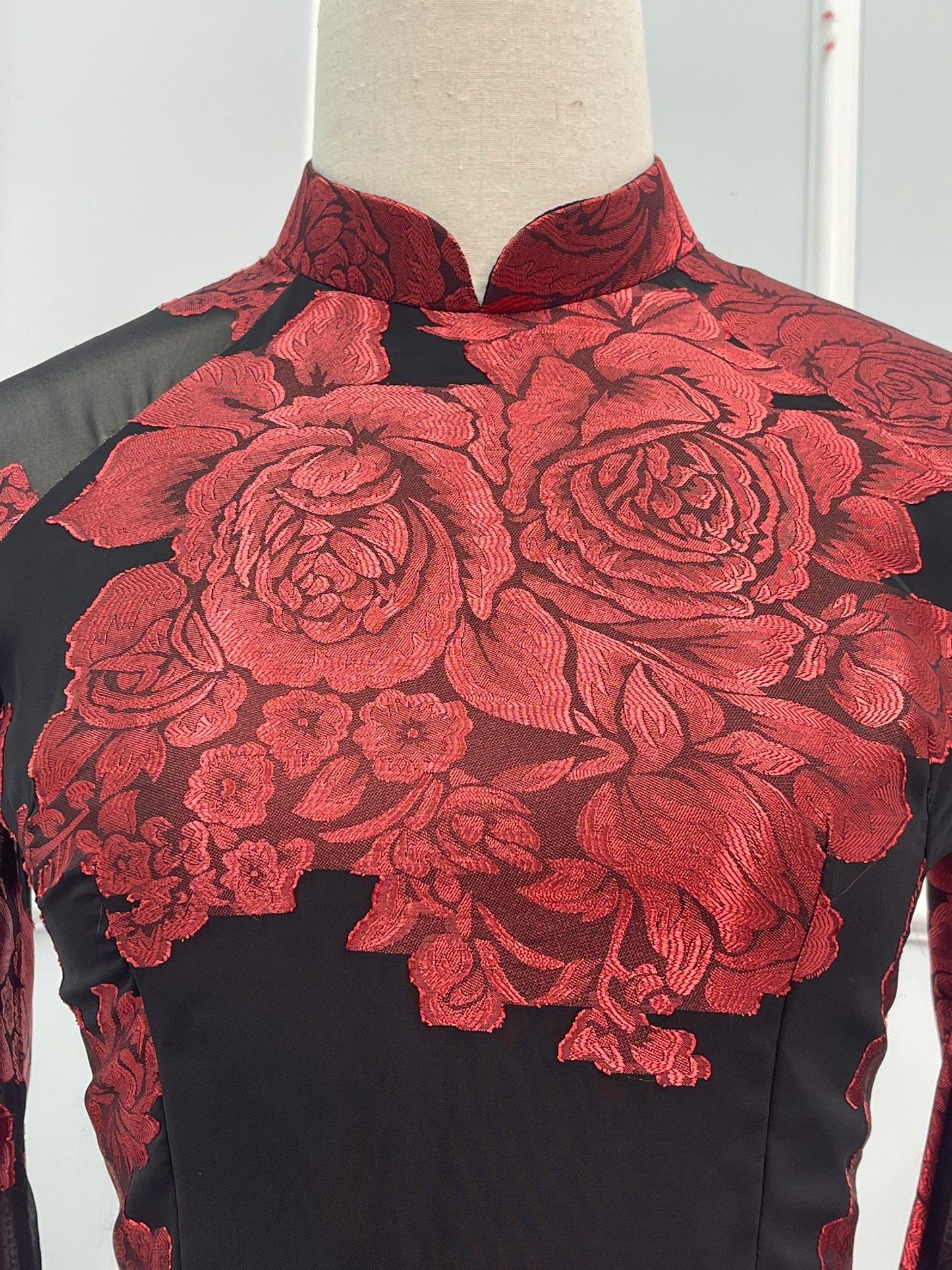 T479 Áo only - Áo dài tơ lụa silk màu đen hoa đỏ