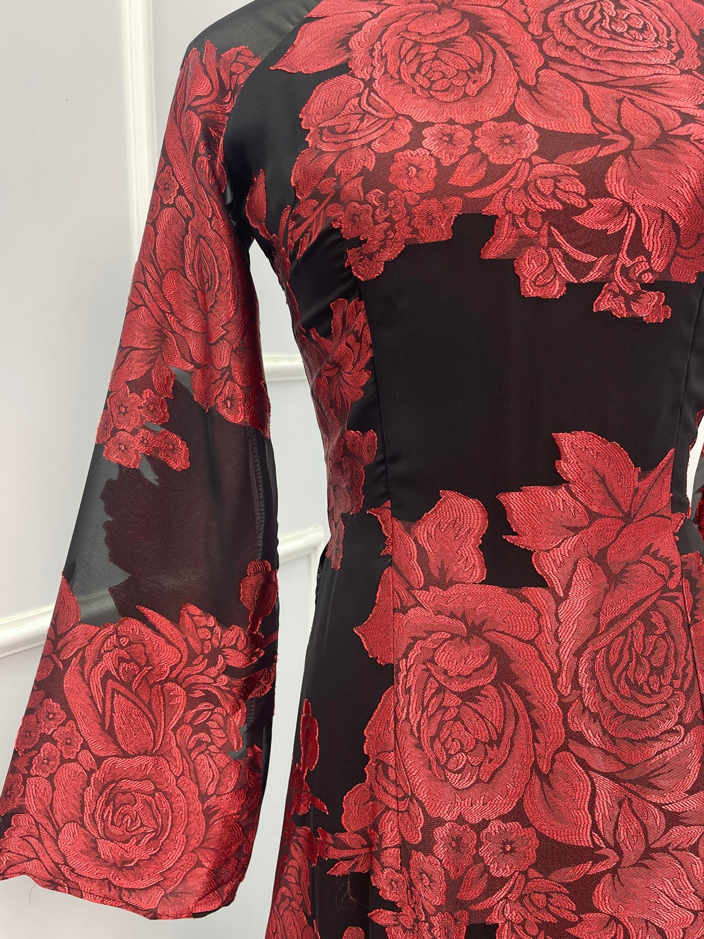 T479 Áo only - Áo dài tơ lụa silk màu đen hoa đỏ