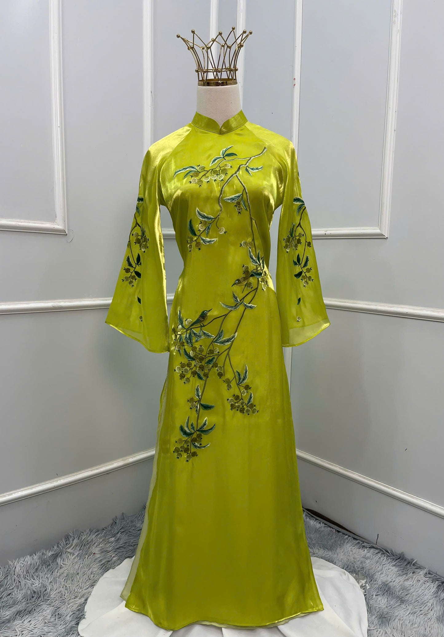 H159 Áo only - Áo dài tơ thêu xanh lá mạ 4 tà