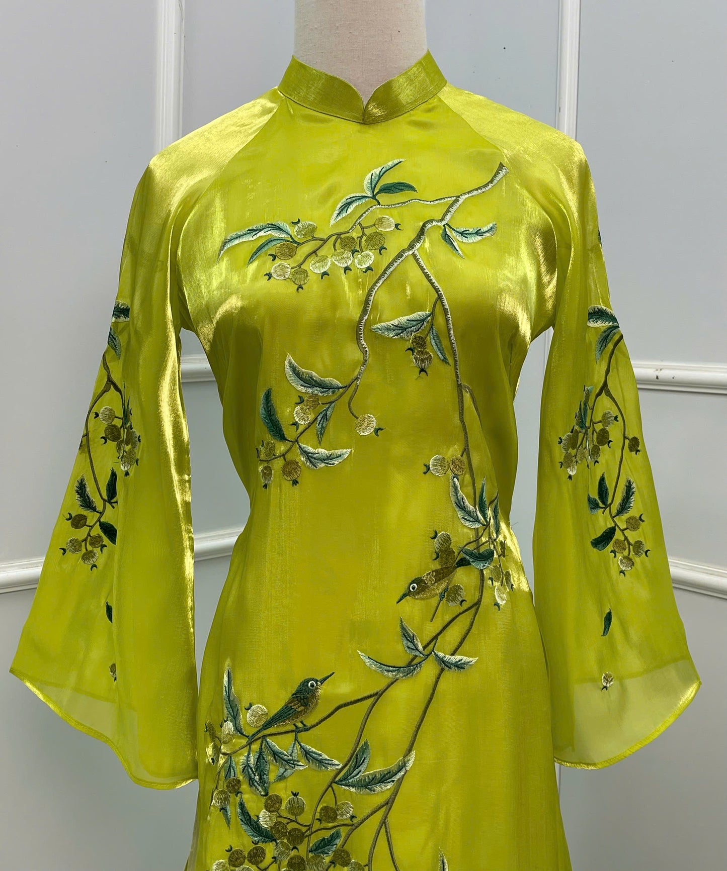 H159 Áo only - Áo dài tơ thêu xanh lá mạ 4 tà