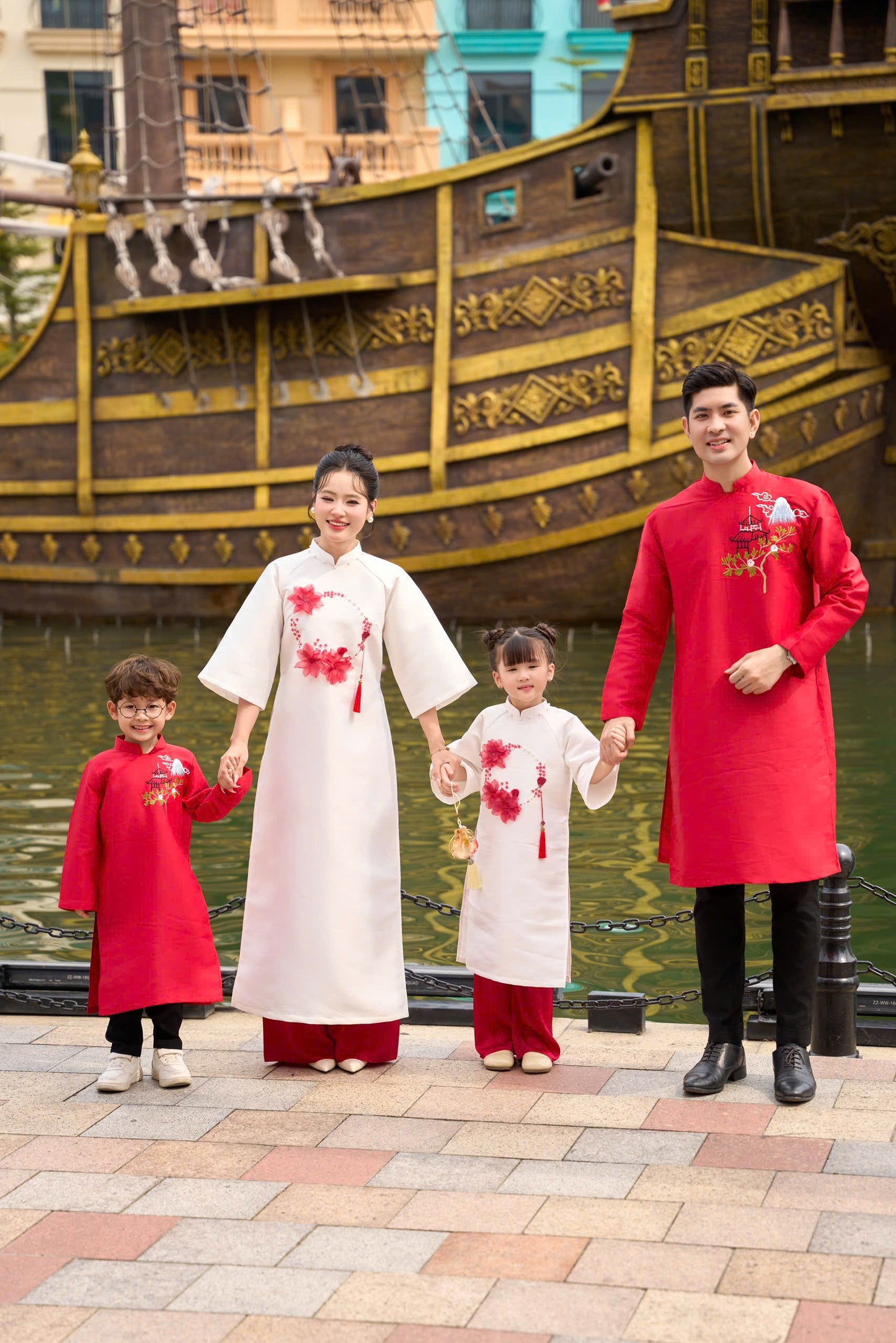 B108 - Áo dài gia đình bố Sum Vầy màu đỏ