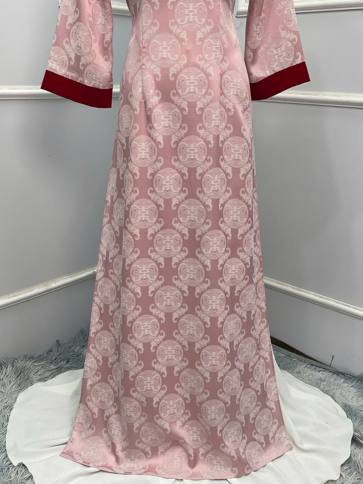 H204 1341 Áo + quần - Áo dài thọ dơi màu hồng nhạt đính nơ