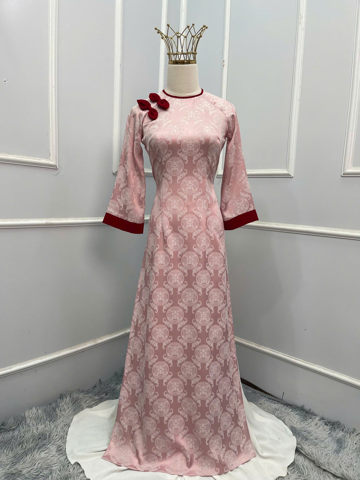 H204 1341 Áo + quần - Áo dài thọ dơi màu hồng nhạt đính nơ