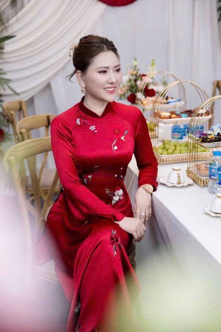 T603 Áo only - Áo dài lụa ánh sao thêu hoa đỏ