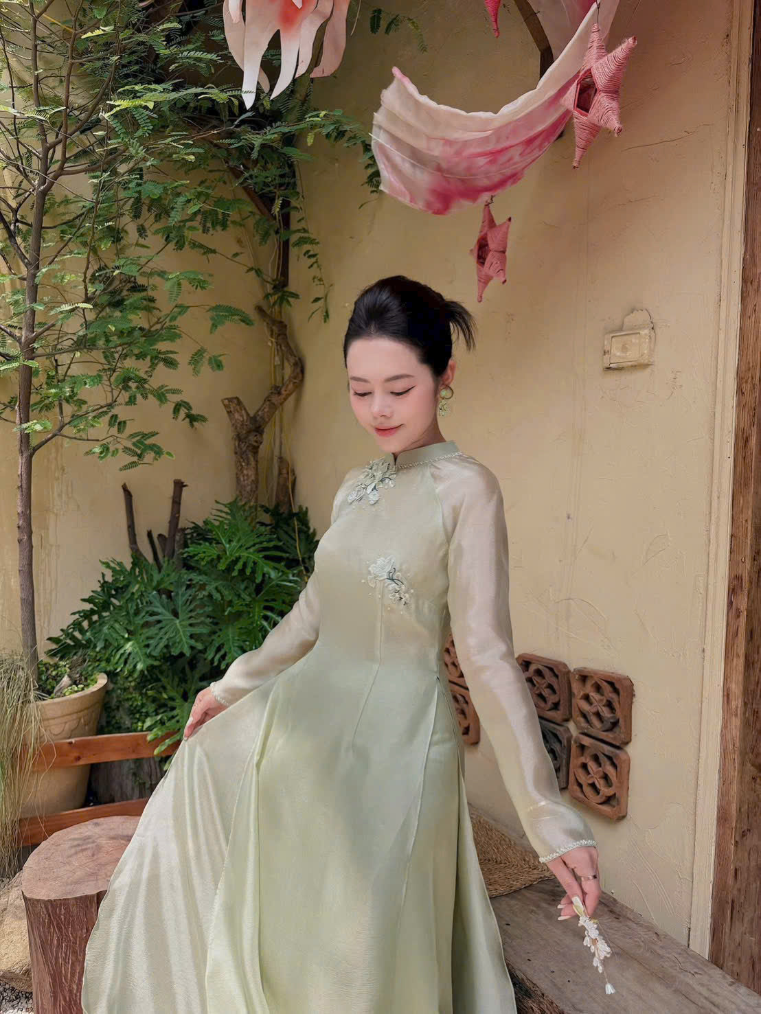 T605 1334 Áo only - Áo dài tơ thêu 4 tà đính cổ