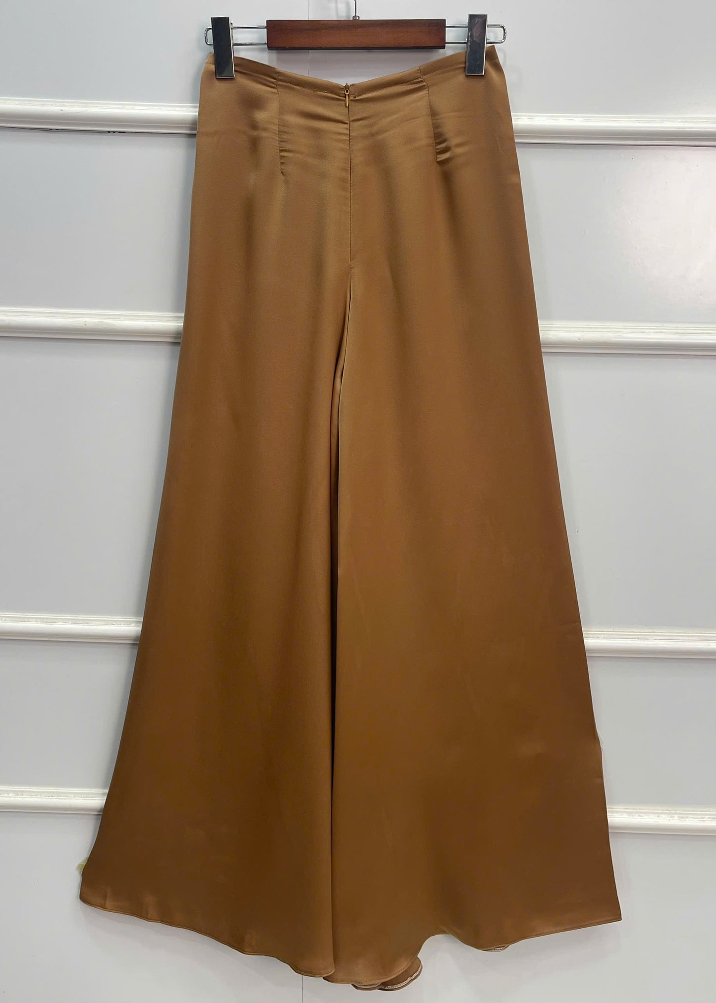 H212 1349 Áo + quần - Áo dài lụa màu kem + quần nâu