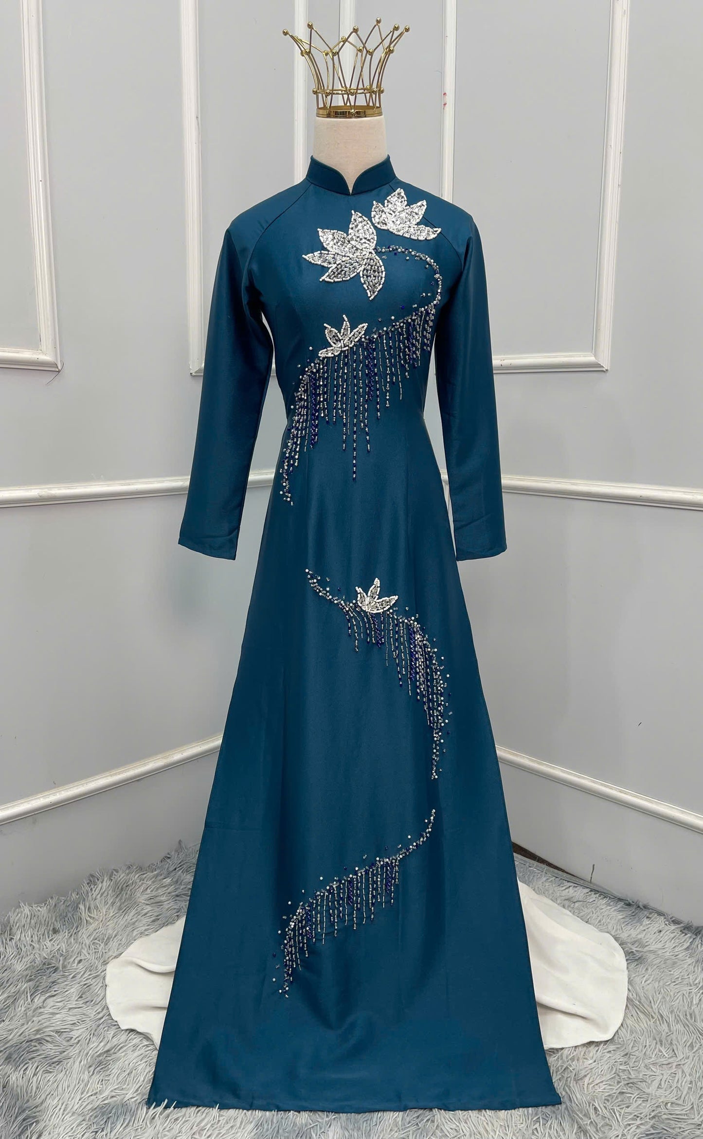 H256 1402 Áo only - Áo dài lụa thái tuấn ánh kim màu xanh cổ vịt đính kết