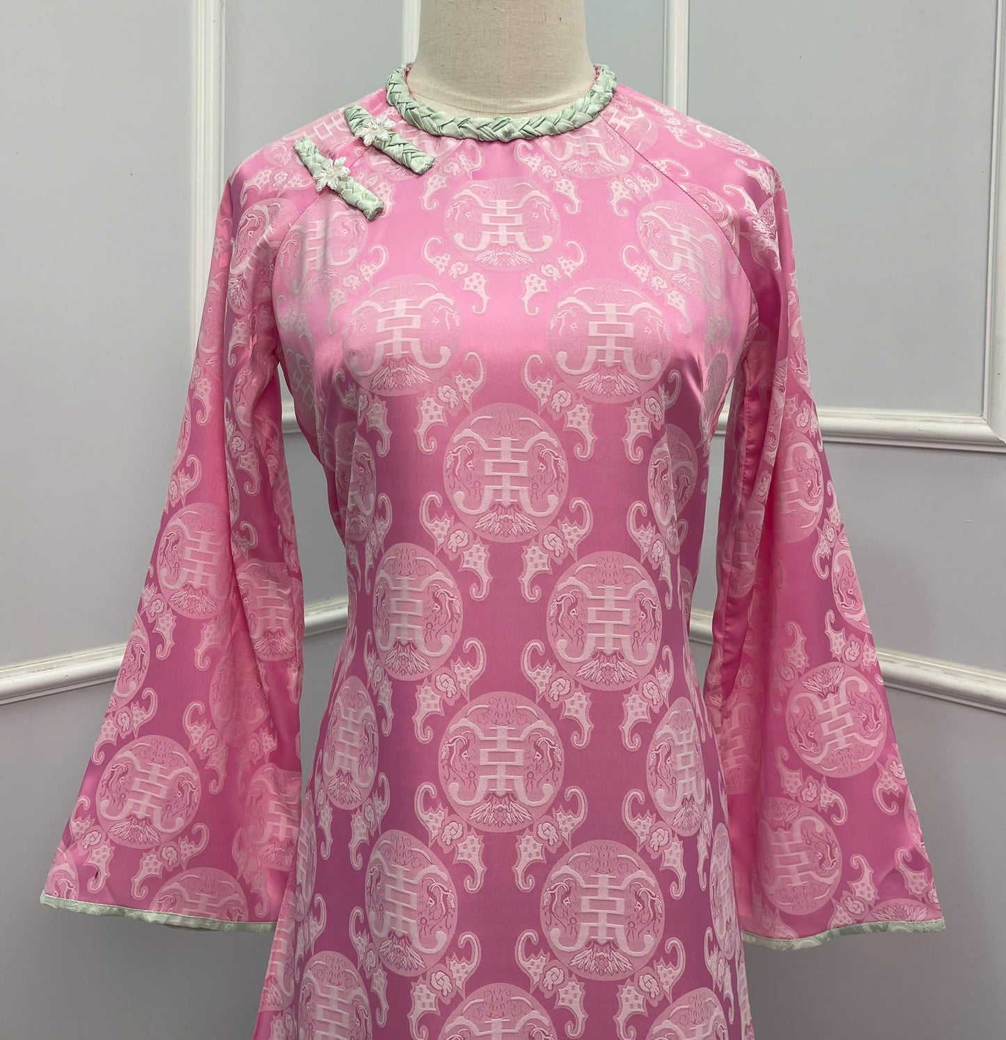 H236 1383 Áo + quần - Áo dài dáng suông lụa thọ dơi 4 tà cổ tết sam + quần cùng chất