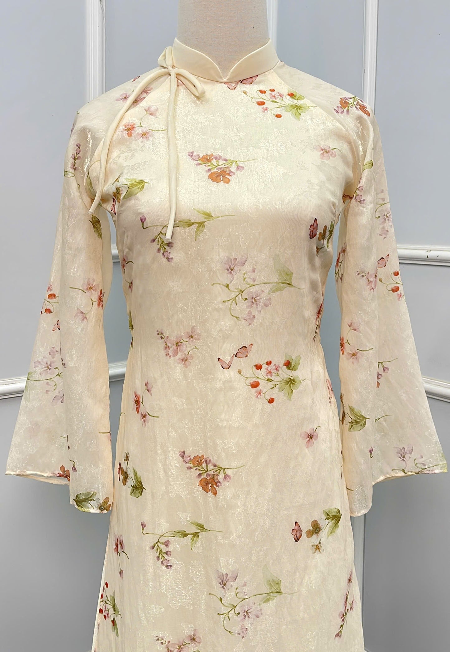 H193 Áo only - Áo dài tơ đính nơ màu kem